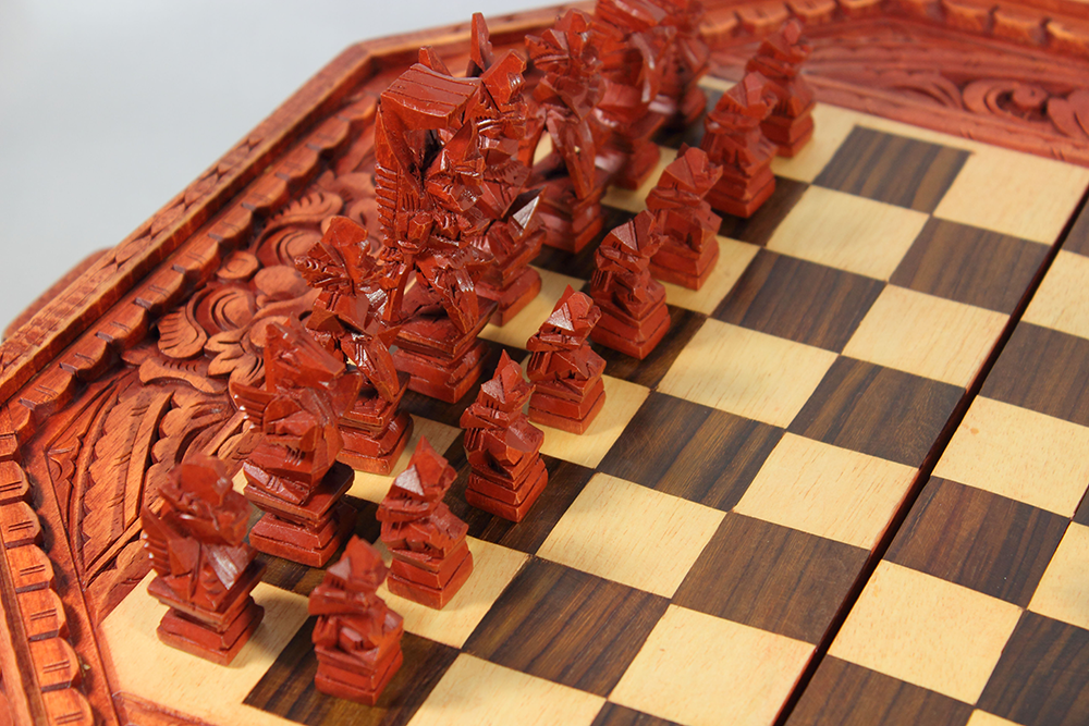 CHESS(チェス)：木製駒×木製盤(折畳み脚付き・インドネシア製