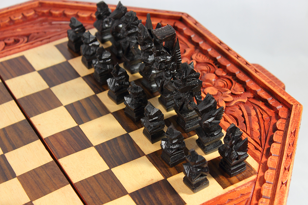 CHESS(チェス)：木製駒×木製盤(折畳み脚付き・インドネシア製